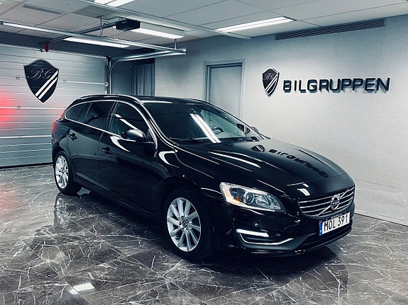 Volvo V60 2 of 27
