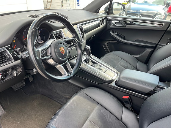 Porsche Macan 8 of 18