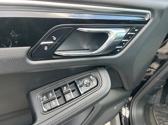 Porsche Macan 12 of 18