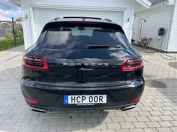 Porsche Macan 2 of 18