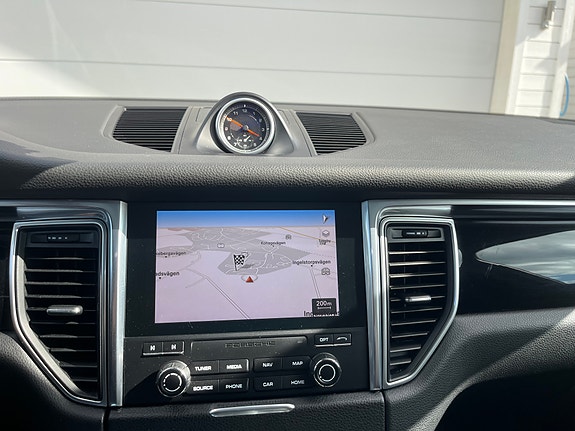Porsche Macan 14 of 18