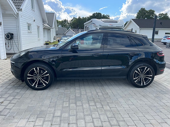 Porsche Macan 5 of 18