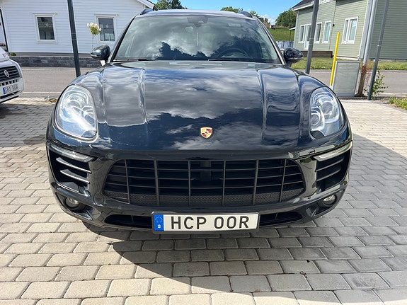 Porsche Macan 4 of 18