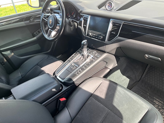 Porsche Macan 18 of 18