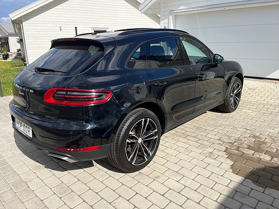 Porsche Macan 6 of 18
