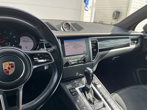 Porsche Macan 11 of 18