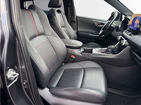 Toyota RAV4 Plug-in Hybrid 7 of 11