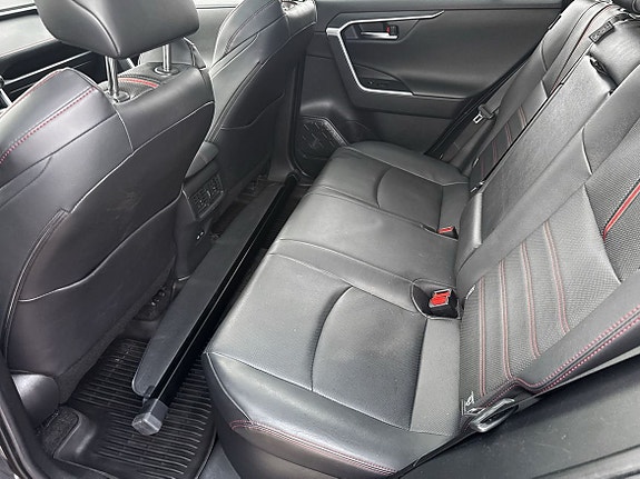 Toyota RAV4 Plug-in Hybrid 8 of 11