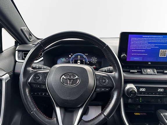 Toyota RAV4 Plug-in Hybrid 10 of 11