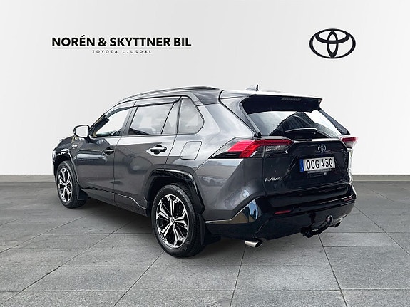 Toyota RAV4 Plug-in Hybrid 3 of 11