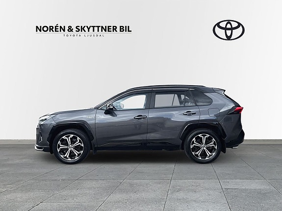Toyota RAV4 Plug-in Hybrid 4 of 11