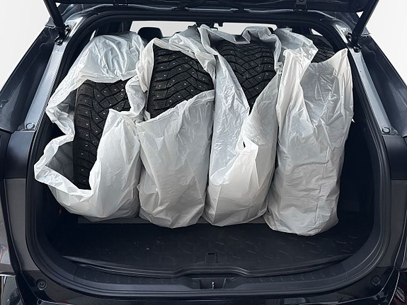 Toyota RAV4 Plug-in Hybrid 11 of 11