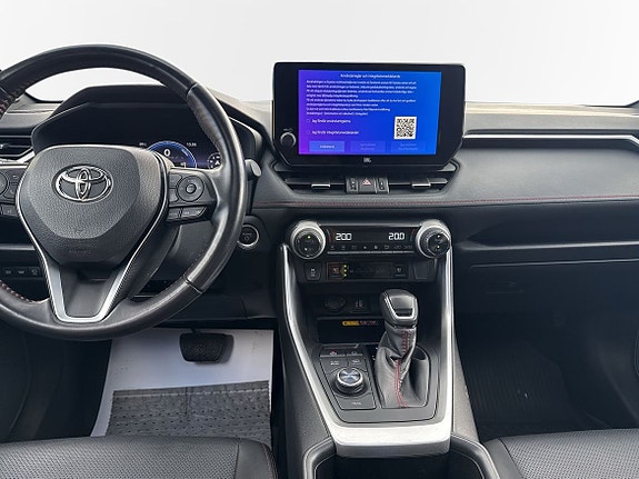 Toyota RAV4 Plug-in Hybrid 9 of 11