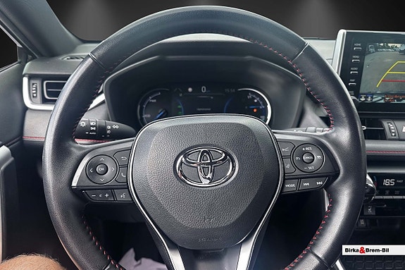 Toyota RAV4 8 of 17