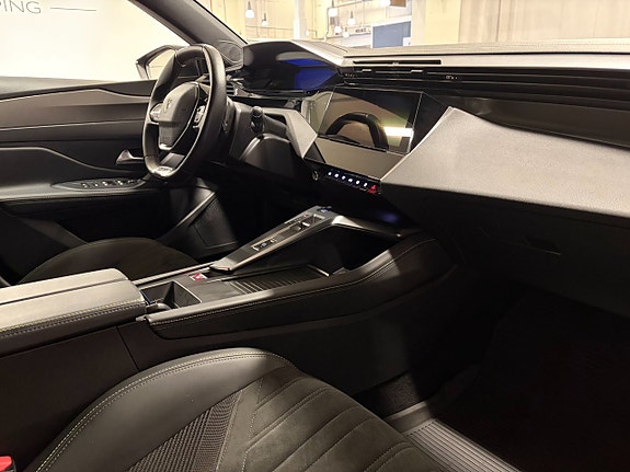 Peugeot 308 SW 7 of 12