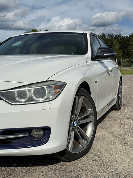 BMW 328i 2 of 5