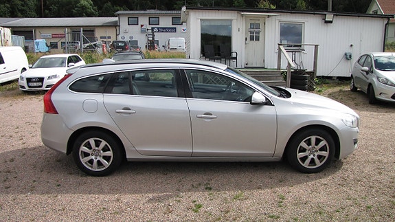 Volvo V60 2 of 10