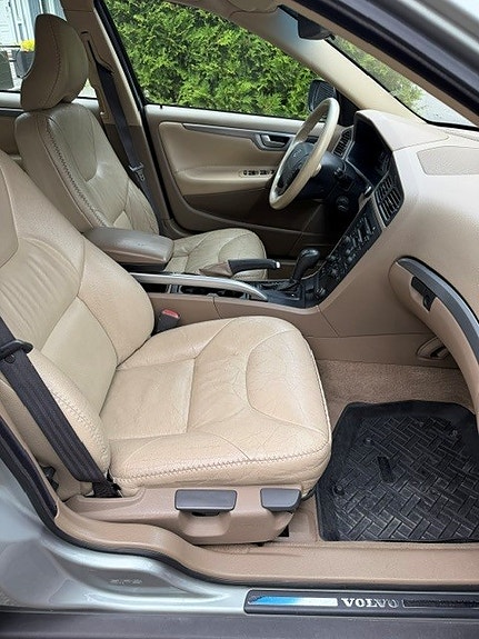 Volvo XC70 10 of 17