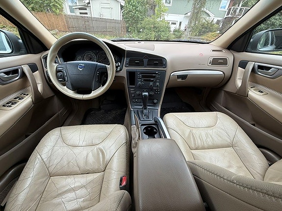 Volvo XC70 13 of 17