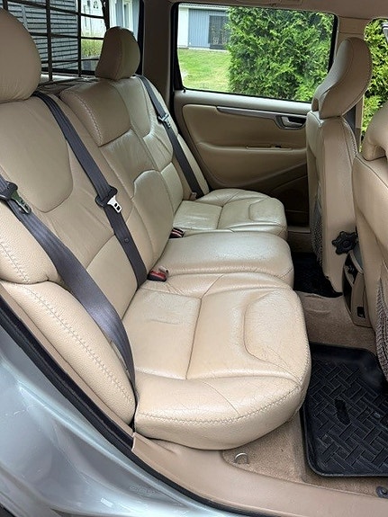 Volvo XC70 9 of 17