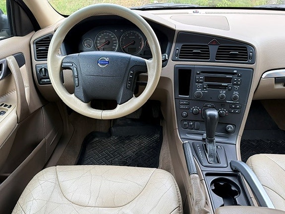 Volvo XC70 14 of 17