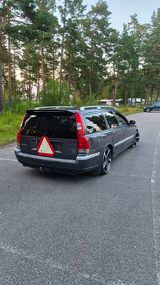 Volvo V70 3 of 5