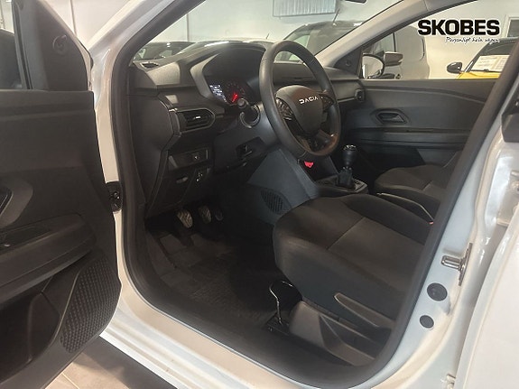 Dacia Sandero 7 of 16