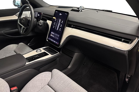 Volvo EX90 10 of 26