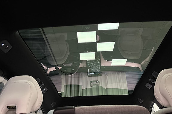 Volvo EX90 25 of 26