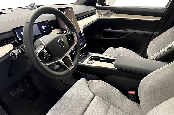 Volvo EX90 8 of 26