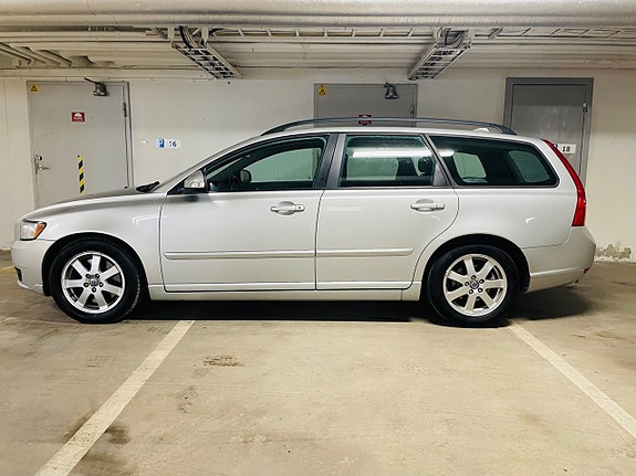 Volvo V50 2 of 14