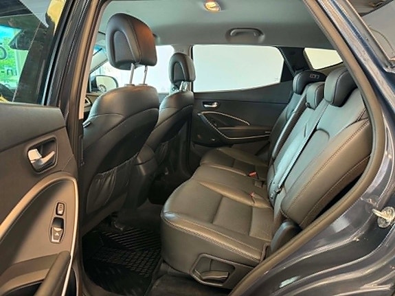 Hyundai Santa Fe 16 of 25