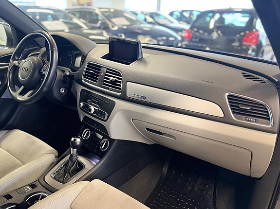 Audi Q3 12 of 14
