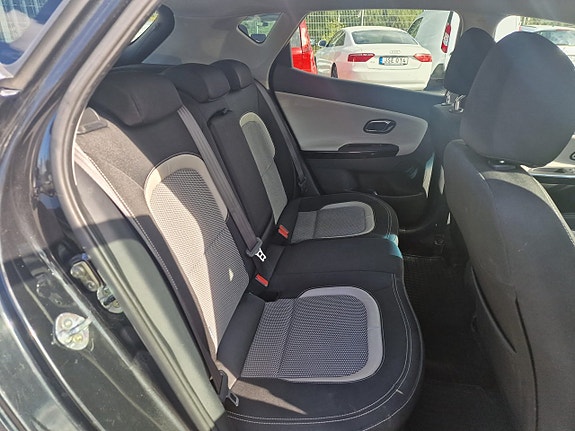 Kia Ceed 13 of 19