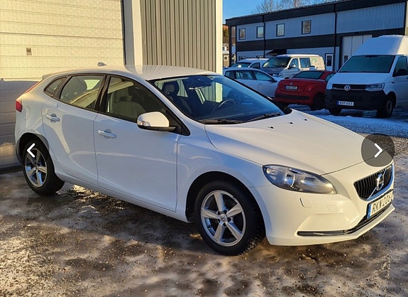 Volvo V40 2 of 7
