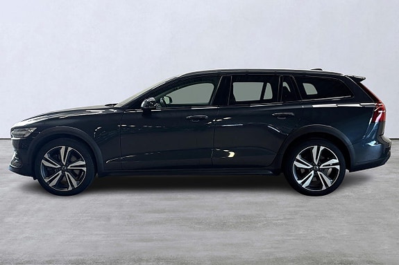 Volvo V60 Cross Country 2 of 27