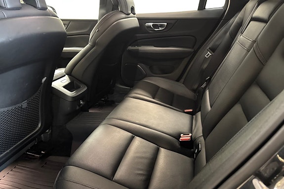 Volvo V60 Cross Country 15 of 27
