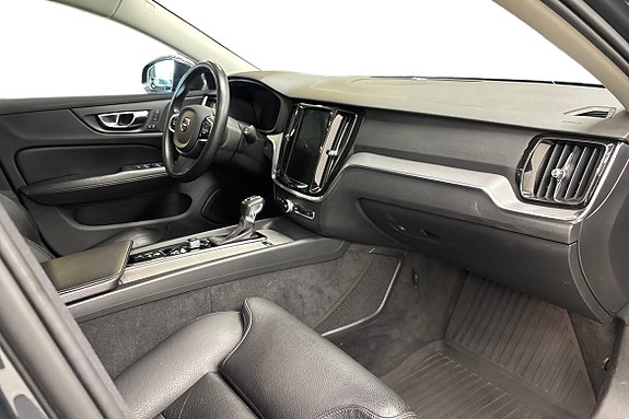 Volvo V60 Cross Country 10 of 27
