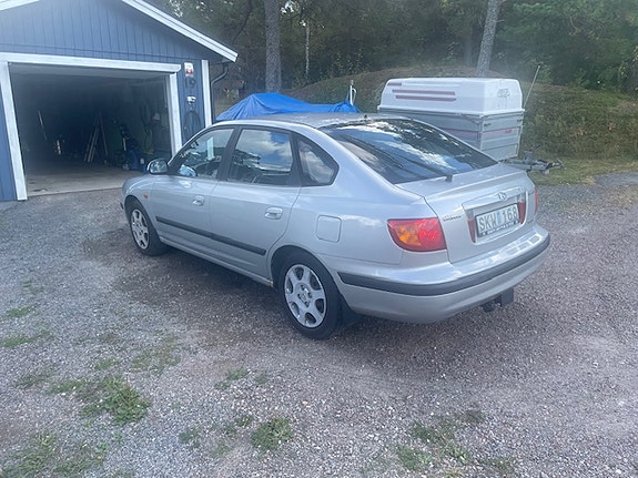 Hyundai Elantra 2 of 6