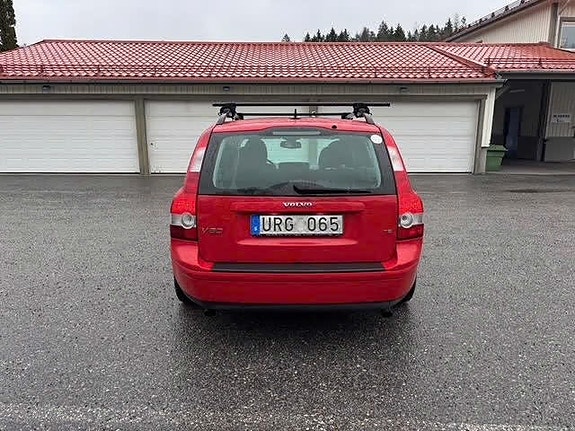Volvo V50 3 of 8