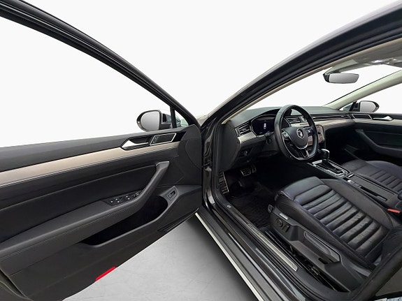 Volkswagen Passat Alltrack 18 of 30
