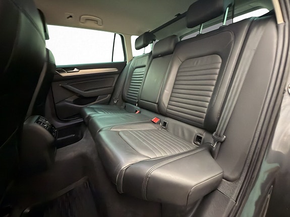 Volkswagen Passat Alltrack 15 of 30