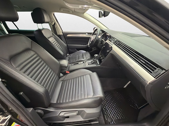 Volkswagen Passat Alltrack 10 of 30