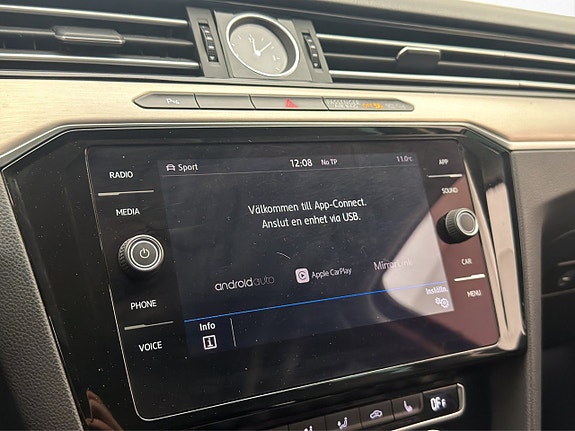 Volkswagen Passat Alltrack 21 of 30