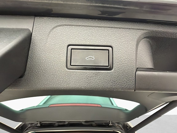 Volkswagen Passat Alltrack 13 of 30