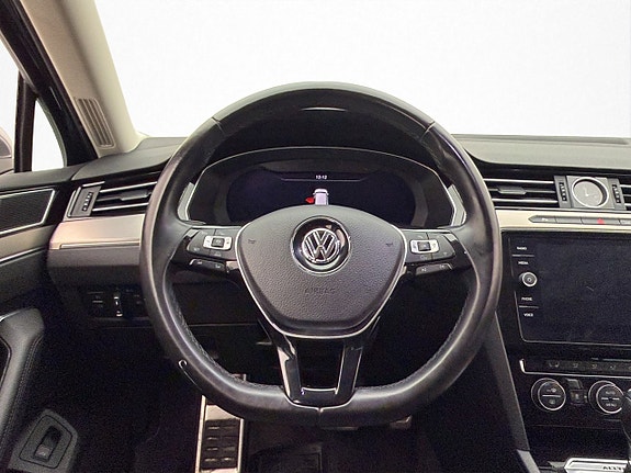 Volkswagen Passat Alltrack 17 of 30