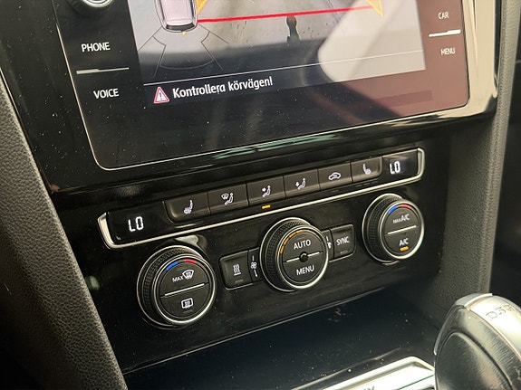 Volkswagen Passat Alltrack 23 of 30