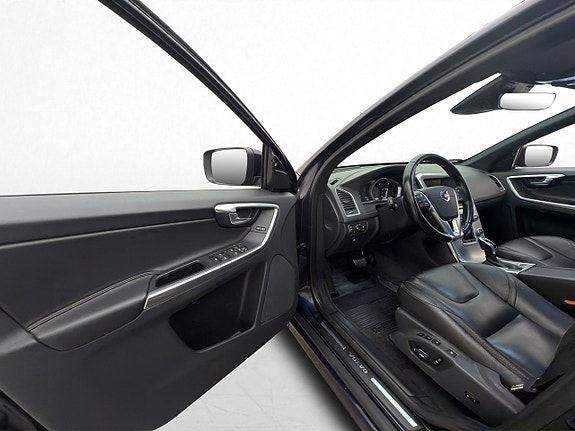 Volvo XC60 16 of 30