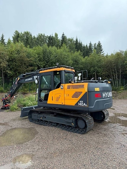 Hyundai HX140AL 2 of 9