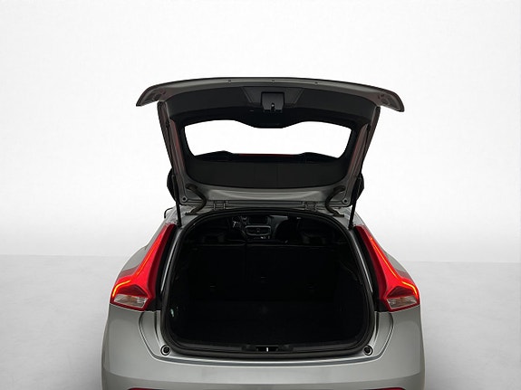 Volvo V40 8 of 26